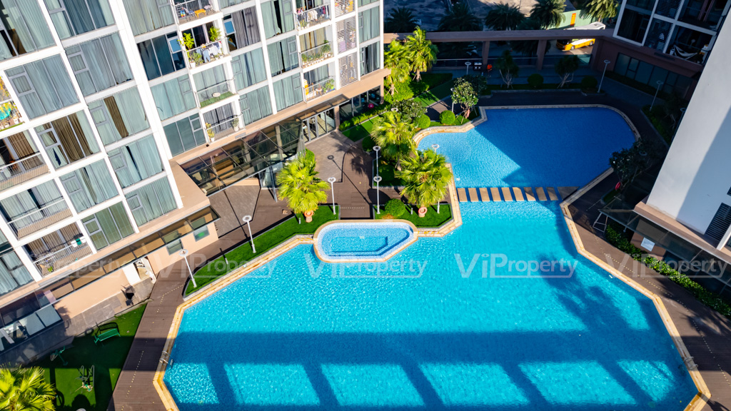 Hồ bơi tràn bờ nội khu Eco Green Sài Gòn Quận 7