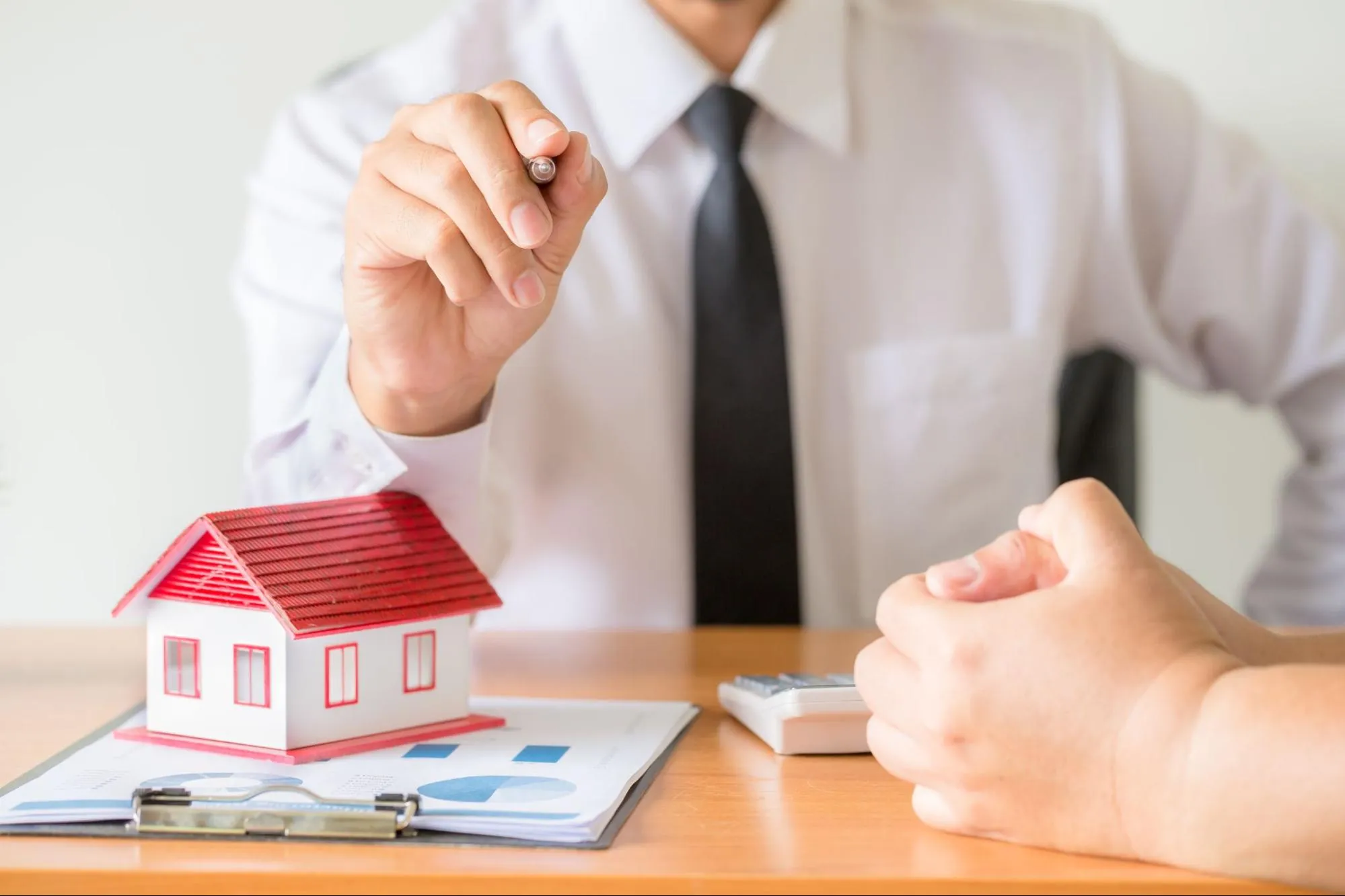 Liên hệ với ViProperty hoặc đội ngũ môi giới