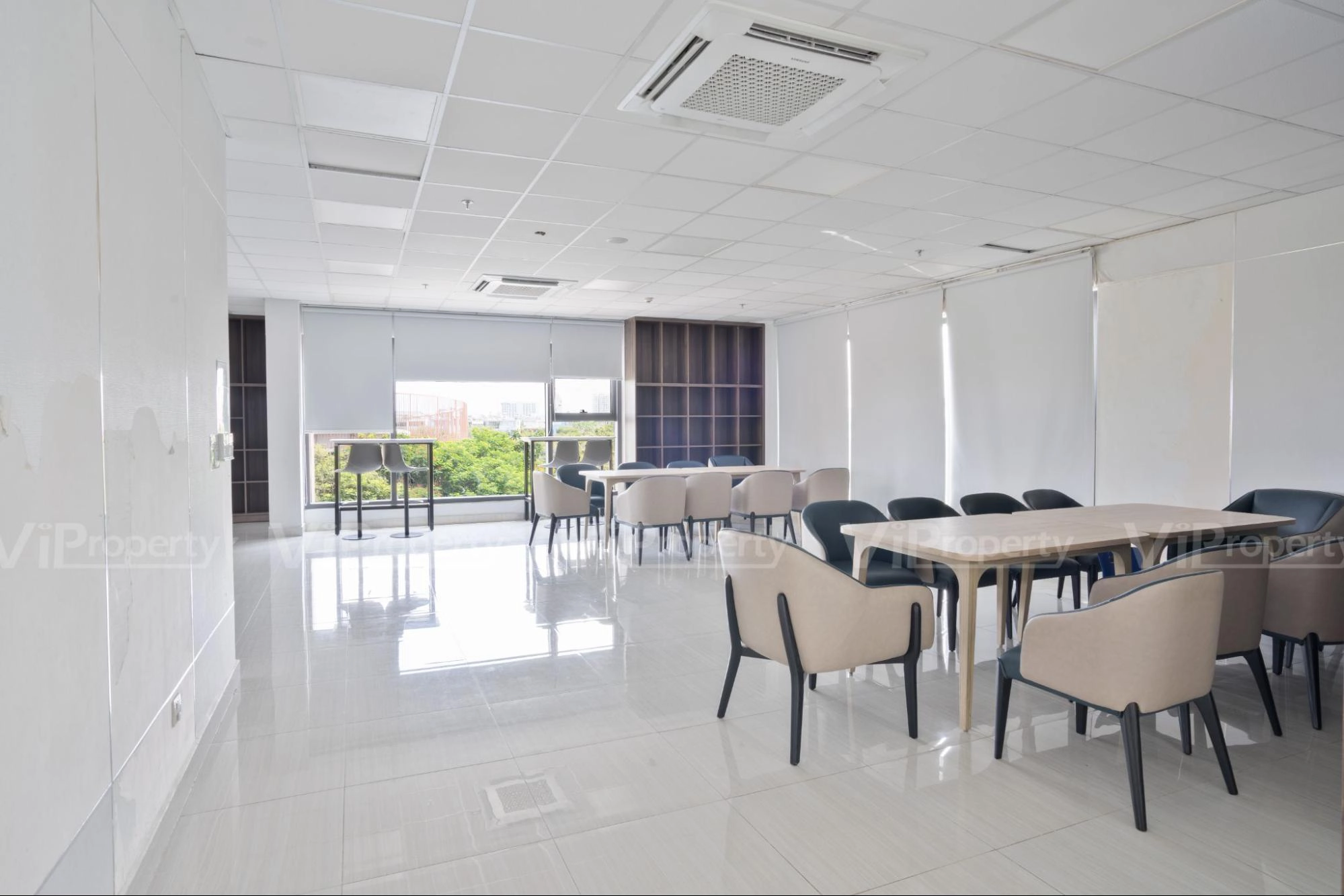 Phòng sinh hoạt cộng đồng Eco Green Sài Gòn với không gian đọc sách và làm việc