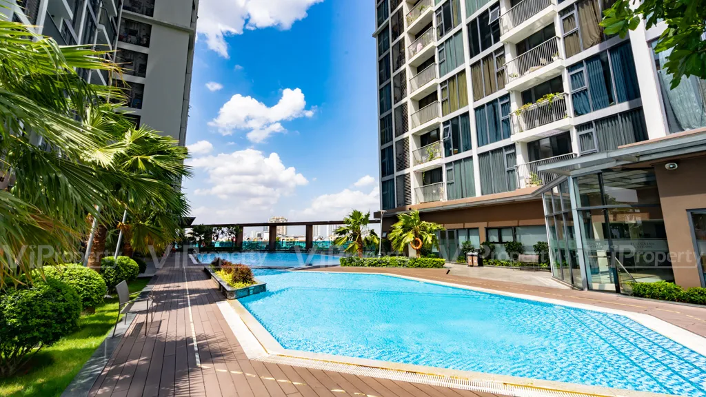 Hồ bơi tràn bờ và khu công viên 2ha tại Eco Green Sài Gòn