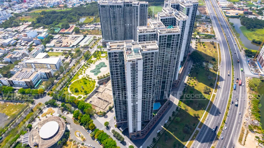 ALTCông viên trung tâm 2 hecta – điểm nhấn trong hệ tiện ích Eco Green Sài Gòn Hồ bơi tràn bờ và khu thể thao ngoài trời tại căn hộ Eco Green Quận 7 Phòng gym và spa hiện đại phục vụ cư dân Eco Green Sài Gòn. Khu vui chơi ngoài trời dành cho trẻ em Máy lạnh được trang bị miễn phí trong khu vui chơi dành cho trẻ em trong nhà Khu shophouse nội khu của dự án Eco Green Sài Gòn Hệ thống an ninh đa lớp an toàn tại Eco Green Sài Gòn Trung tâm thương mại và khu mua sắm sầm uất gần dự án Eco Green Sài Gòn. Trường học quốc tế và khu giáo dục chất lượng xung quanh căn hộ Eco Green Quận 7. Bệnh viện và trung tâm y tế quốc tế gần dự án Eco Green Sài Gòn. Tuyến đường Nguyễn Văn Linh kết nối thuận lợi đến trung tâm và Phú Mỹ Hưng từ căn hộ Eco Green Quận 7