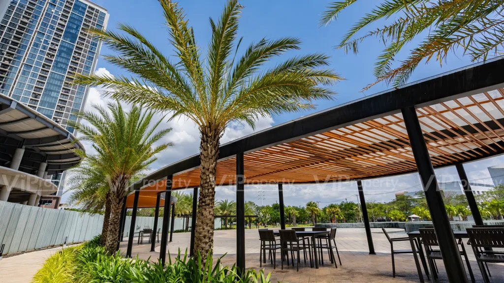 Không gian BBQ tại công viên trung tâm xanh mát thuộc chuỗi tiện ích cao cấp tại Eco Green Sài Gòn