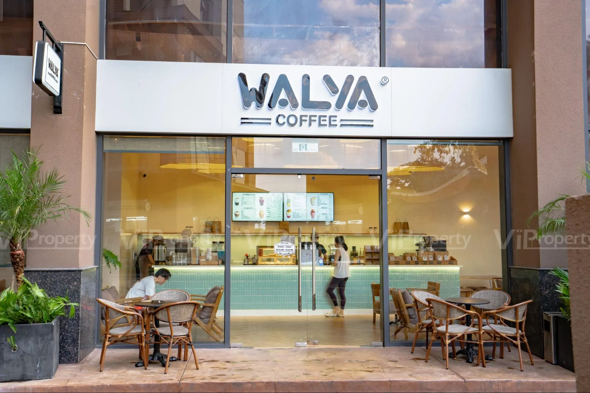 Shophouse ngay dưới chân tòa nhà trong nội khu Eco Green Sài Gòn