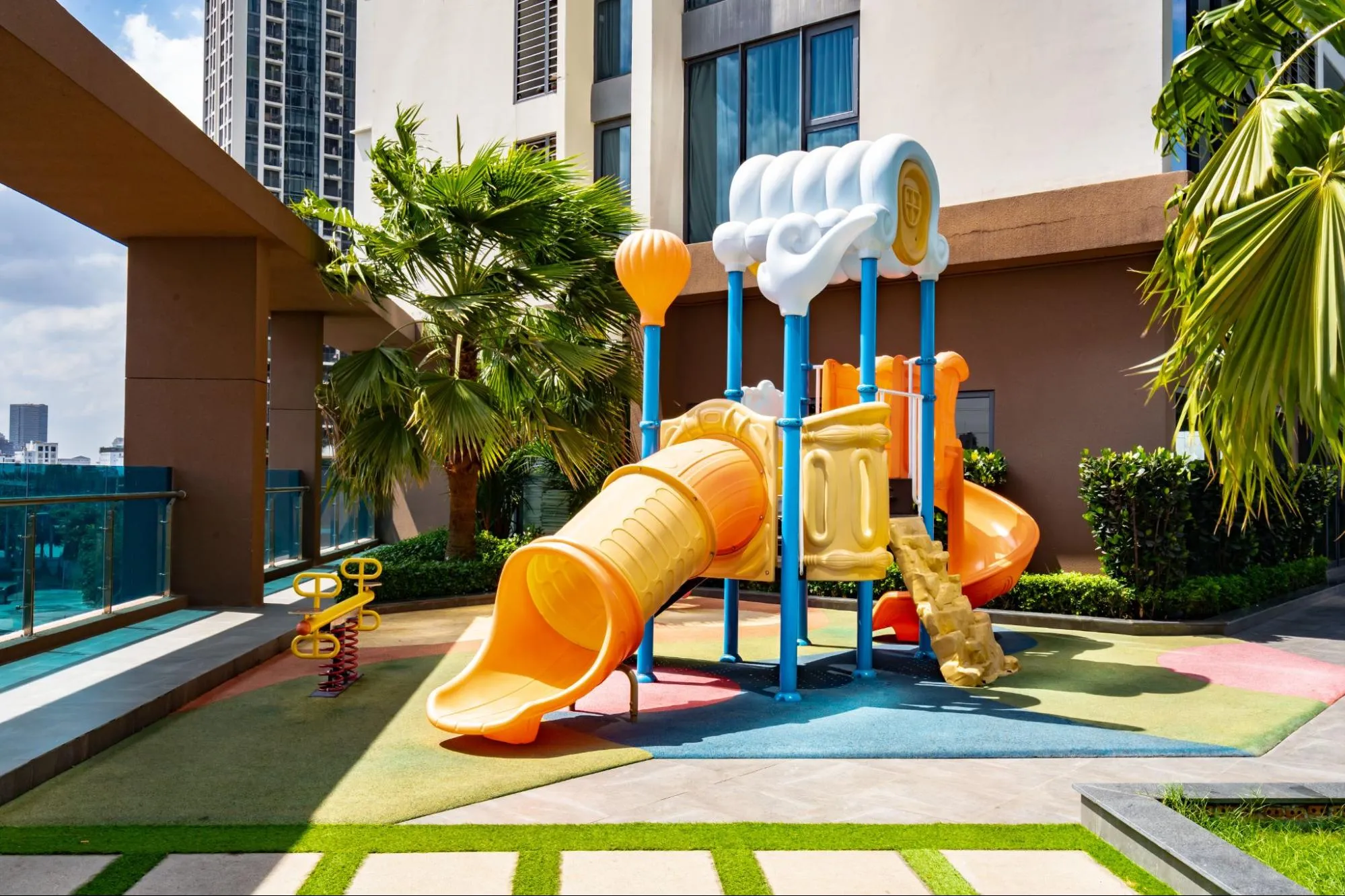 Khu vui chơi trẻ em ngoài trời thuộc nội khu Eco Green Sài Gòn