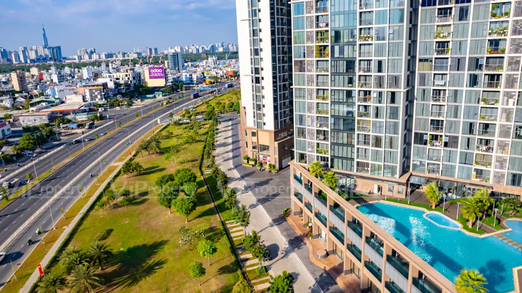 Mặt tiền dự án Eco Green Sài Gòn trên đại lộ Nguyễn Văn Linh