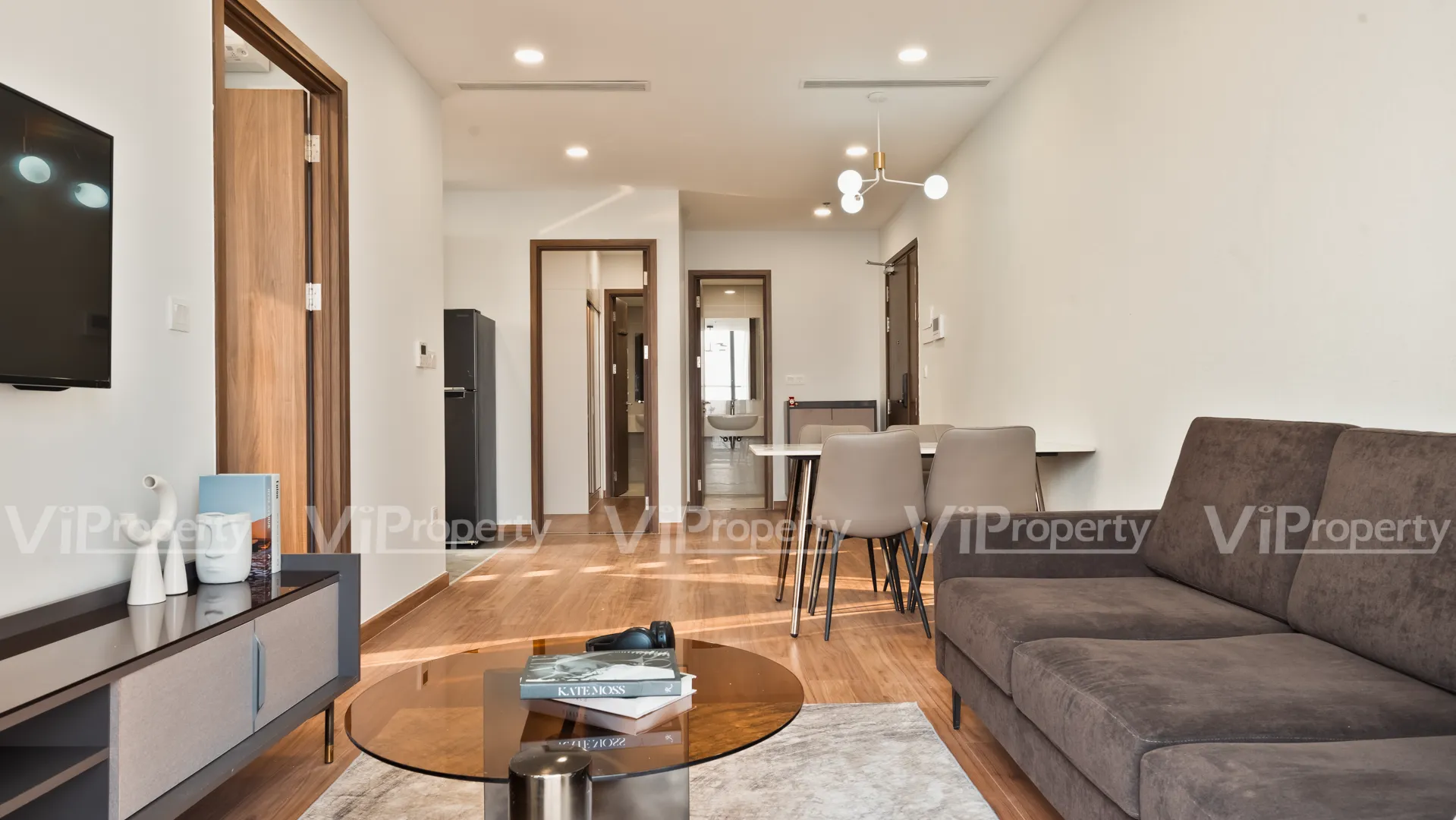 Phòng khách thoáng sáng tối ưu năng lượng, góp phần tiết kiệm chi phí khi thuê căn hộ dài hạn